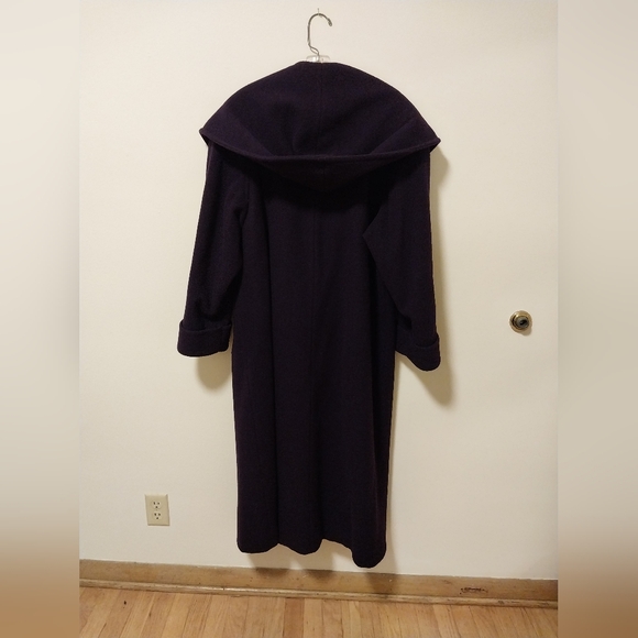 100% wool maxi length coat with shawl collar that can be worn as a hood - Picture 3 of 7